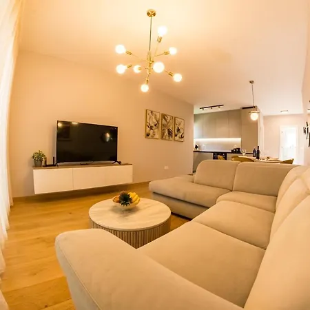 Family Mirjam Orebić