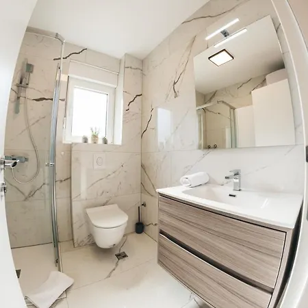 Family Mirjam Daire *