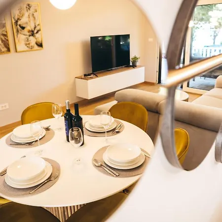 Daire Family Mirjam Orebić